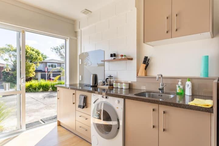 Your Home In Cockle Bay Auckland Exteriör bild